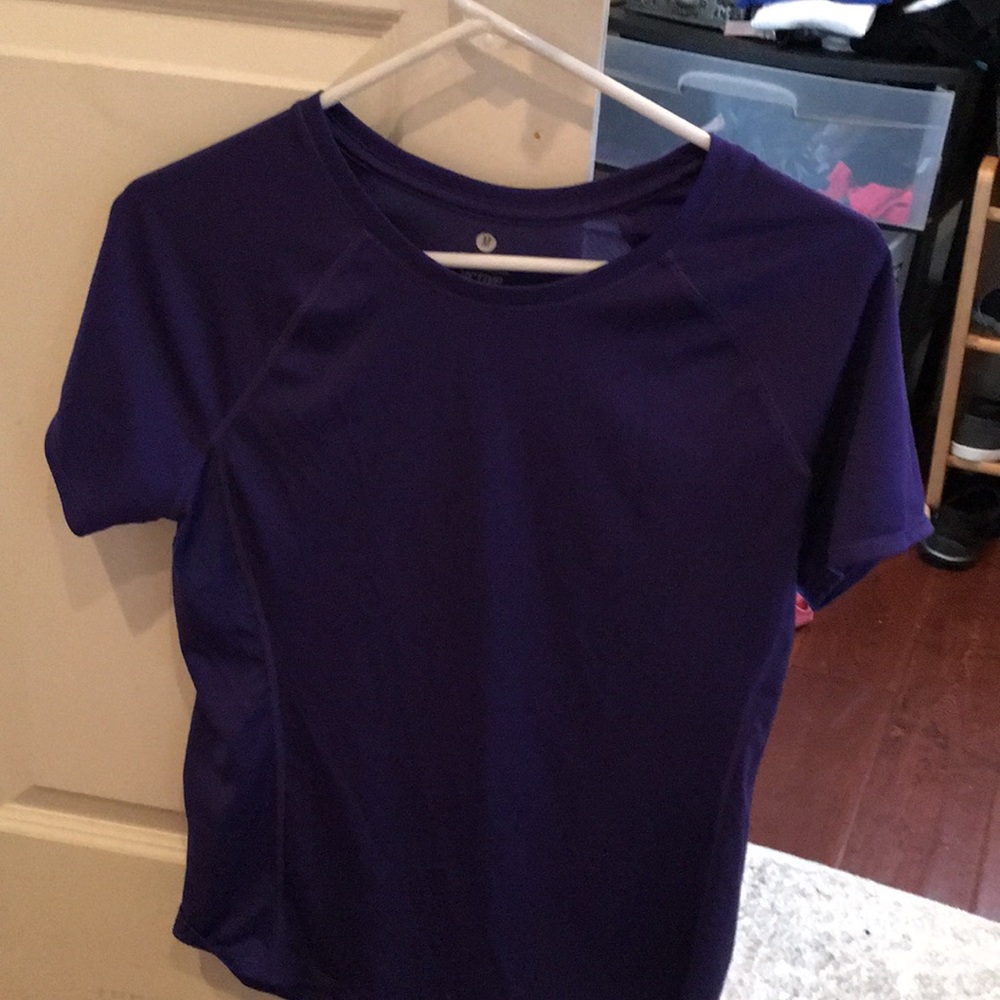 Women’s old navy active T-shirt